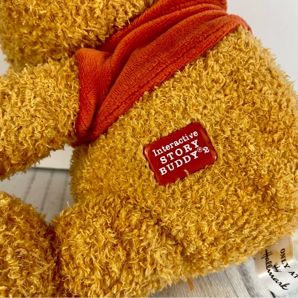 Hallmark Winnie the Pooh plush Story Buddy, Pooh Bear with sounds working - Picture 3 of 10